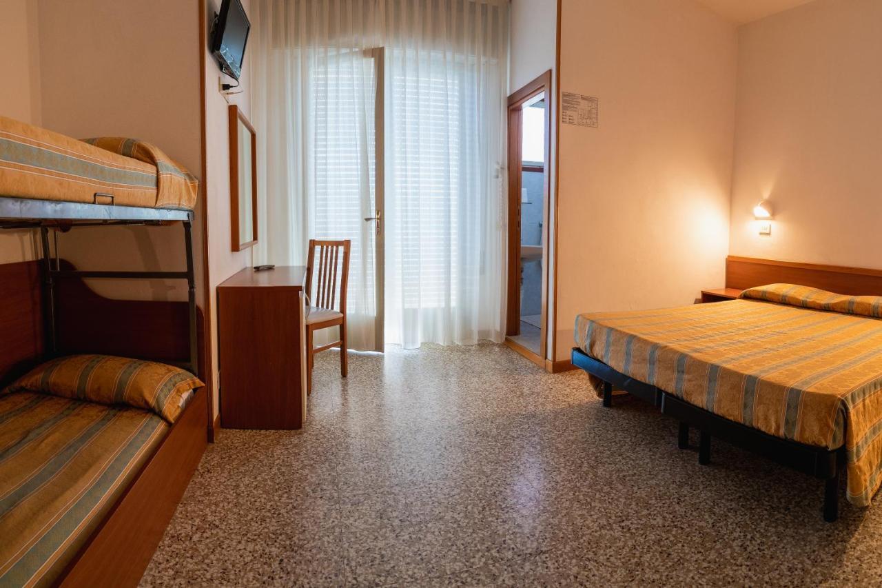Hotel Happy Milano Marittima Kültér fotó