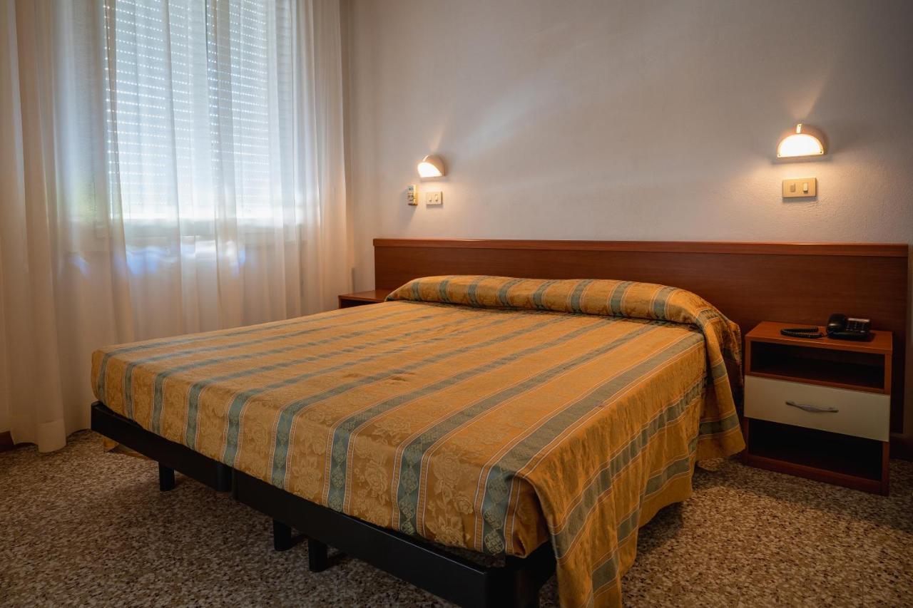 Hotel Happy Milano Marittima Kültér fotó