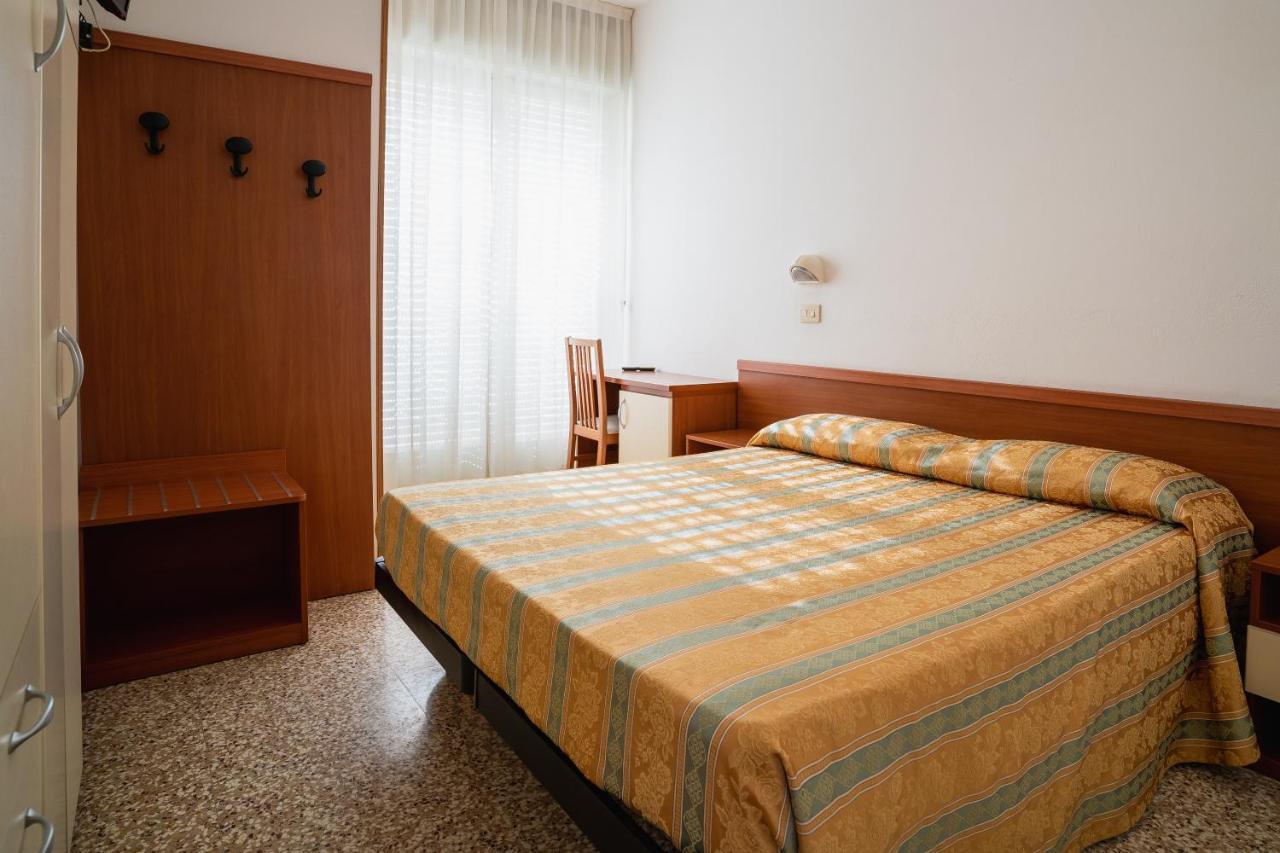 Hotel Happy Milano Marittima Kültér fotó