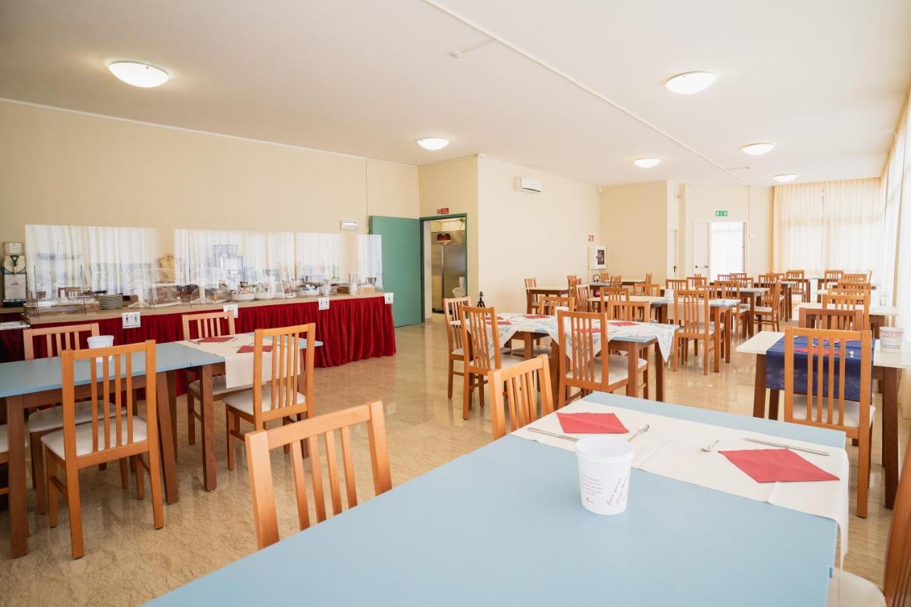 Hotel Happy Milano Marittima Kültér fotó